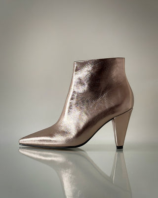 Donna bronce